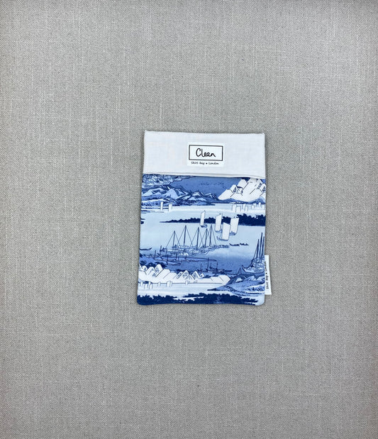 Navy boats on white with white top - small