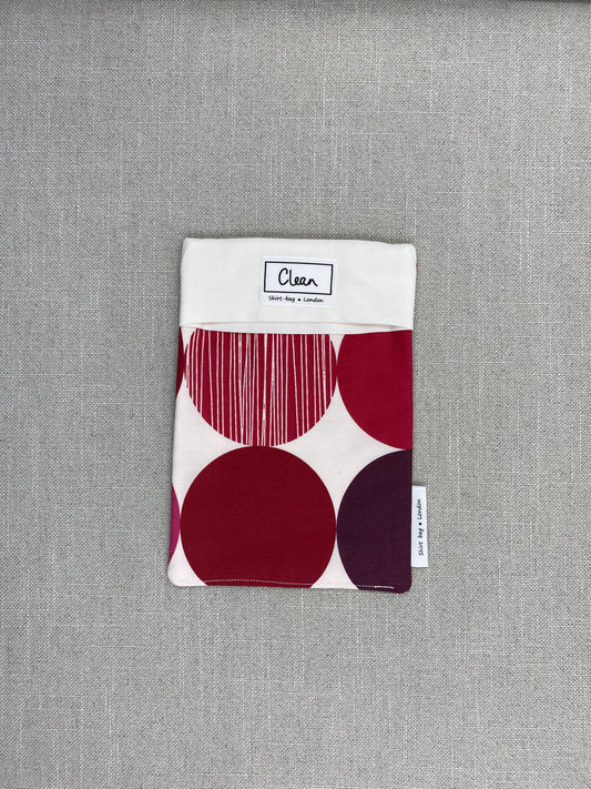 Red circles on cream with cream top -  small